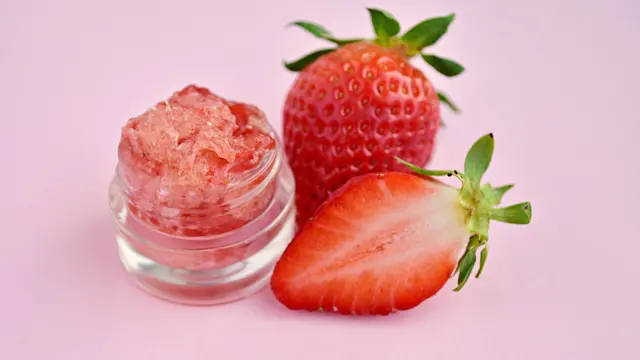 Trik Mengaplikasikan Lipstik Merah yang Bikin Bibir Terlihat Seksi, Anti Menor Club