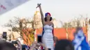 Katy Perry menghadiri kampanye Kandidat Presiden AS, Hillary Clinton di Des Moines , Iowa , Sabtu (24/10/ 2015). Kehadiran Katy Perry membuat kampanye Hillary disambut dengan antusias oleh warga.  (REUTERS / Scott Morgan)