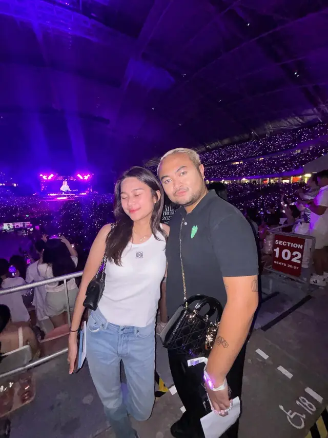 7 Potret Azizah Salsa Nonton Konser Taylor Swift Bareng Sahabat di Singapura
