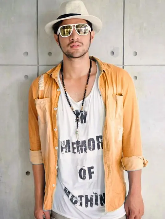 "Waktu gua dateng itu gua kayak flashback dimana gua pernah sekolah kayak gitu, dan nggak ada bedanya sih. Jadi yaudah, kaya flashback aja," tambahnya. (Foto: instagram.com/ammarzoni)