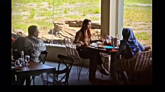 Adab Selvi Ananda Ajak Pengasuh Anaknya Makan di Satu Meja Tuai Pujian.