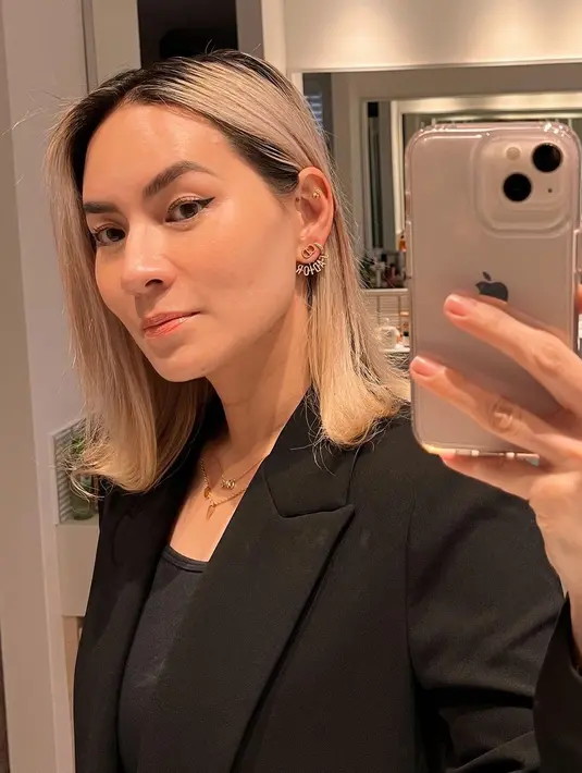 <p>Chantal Della Concetta merupakan news anchor, model dan seorang presenter yang kini sudah cukup jarang muncul di layar kaca. (FOTO: instagram.com/chantaldellaconcetta_/)</p>