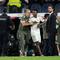 Vinicius Junior dari Real Madrid ditahan oleh staf pelatih saat terjadi keributan setelah pertandingan La Liga melawan Barcelona di Madrid, Spanyol, Minggu, 26 Oktober 2025. (AP Photo/Bernat Armangue)&nbsp;&nbsp;&nbsp;
