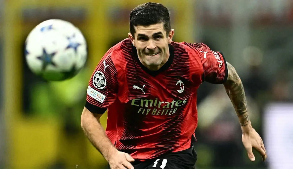 Christian Pulisic juga menjadi bagian Timnas Amerika Serikat saat berlaga pada Piala Dunia U-17 edisi 2015 di Cile. Tampil penuh dalam 3 laga di fase grup, ia berhasil menyumbang 1 gol dan 1 assist bagi Amerika Serikat. Saat ini ia tengah menjalani musim pertama bersama AC Milan setelah dilepas Chelsea pada awal musim 2023/2024. (AFP/Gabriel Bouys)