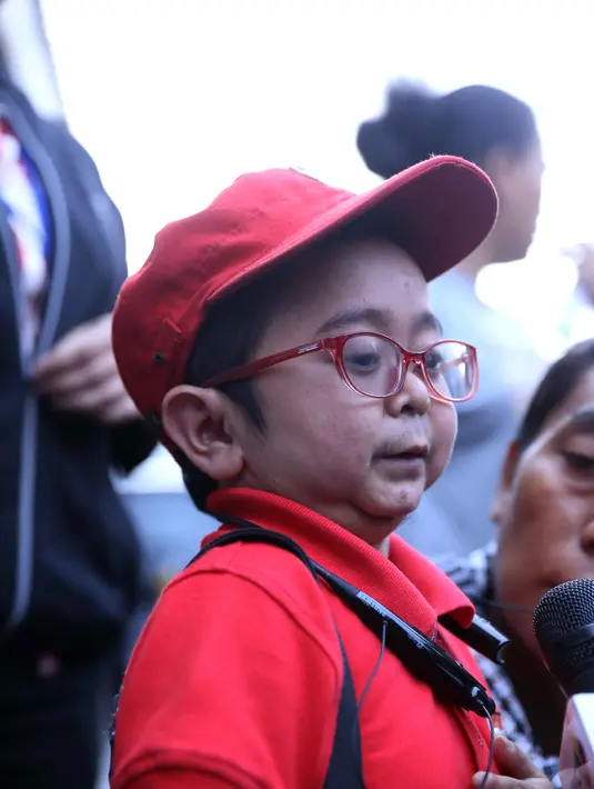 Selain Parto, komedian Daus Mini juga merupakan salah satu sahabat yang sangat kehilangan atas kepergian Budi Anduk untuk selama-lamanya. Saat kondisi almarhum masih kritis pun Daus Mini meminta doa. (Nurwahyunan/Bintang.com)