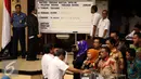 Mohammad Saleh terpilih lewat pemungutan suara dan mendapat 61 suara, sedangkan Farouk Muhammad mendapatkan 23 suara; GKR Hemas 31 suara, Senayan, Jakarta, Selasa (11/10). .(Liputan6.com/Johan Tallo)