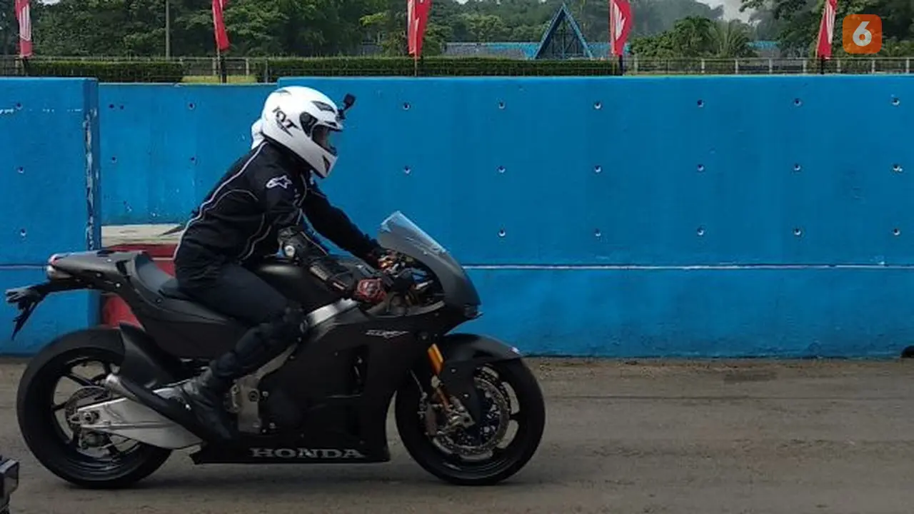 Desta menjajal Honda RC213V-S di Sentul