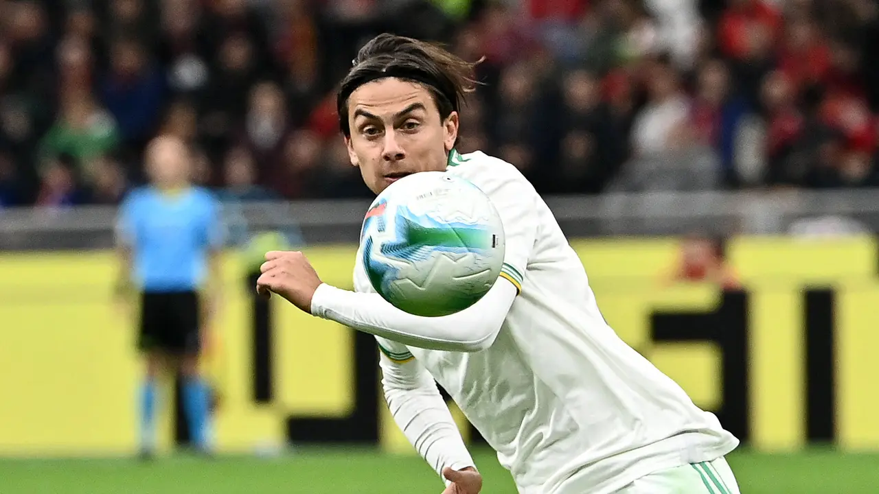 Foto: Momen Paulo Dybala Buang Peluang Emas dan Gagal Selamatkan AS Roma di Liga Italia