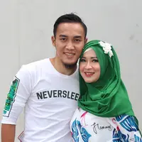 Pemain bola dari klub Persija itu juga mengakui bahwa banyak pesan pribadi yang masuk dan ingin menjadi teman dekatnya. Namun, ia tak menanggapi. Apalagi Gunawan juga mengaku jarang buka DM. (Adrian Putra/Bintang.com)