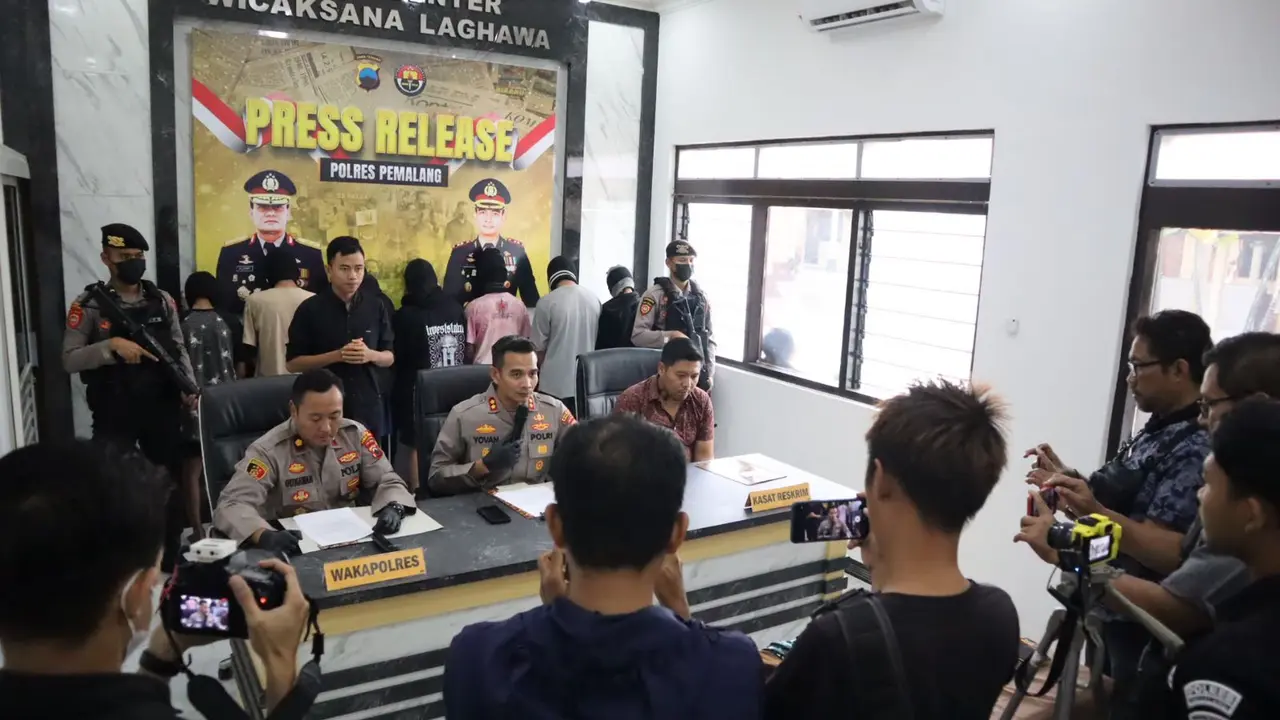 Polisi tangkap remaja yang diduga hendak perang sarung. (Foto: Liputan6.com/Polres Pemalang)