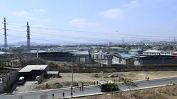 Suasana Kompleks Penjara di Guayaquil, Ekuador ( 4/11/2022). Bentrokan mematikan selama berhari-hari di dalam penjara, yang dipicu oleh pemindahan ratusan narapidana. (AFP/Rodrigo Buendia)