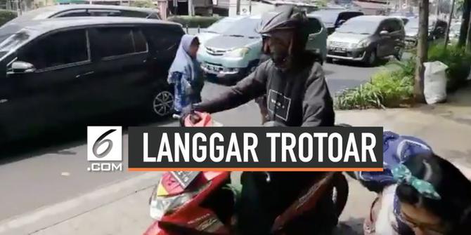 VIDEO: Lagi, Pemotor Langgar Trotoar dan Tabrak Anak Kecil