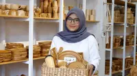 Kartini Masa Kini, Founder Dekayu Memberdayakan Ibu Rumah Tangga Menghasilkan Produk Peralatan dari Kayu/credit: Tokopedia