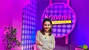 Ayu Ting-Ting kenakan luaran lengan panjang untuk kesan lebih santun dan elegan. [@ayutingting92]