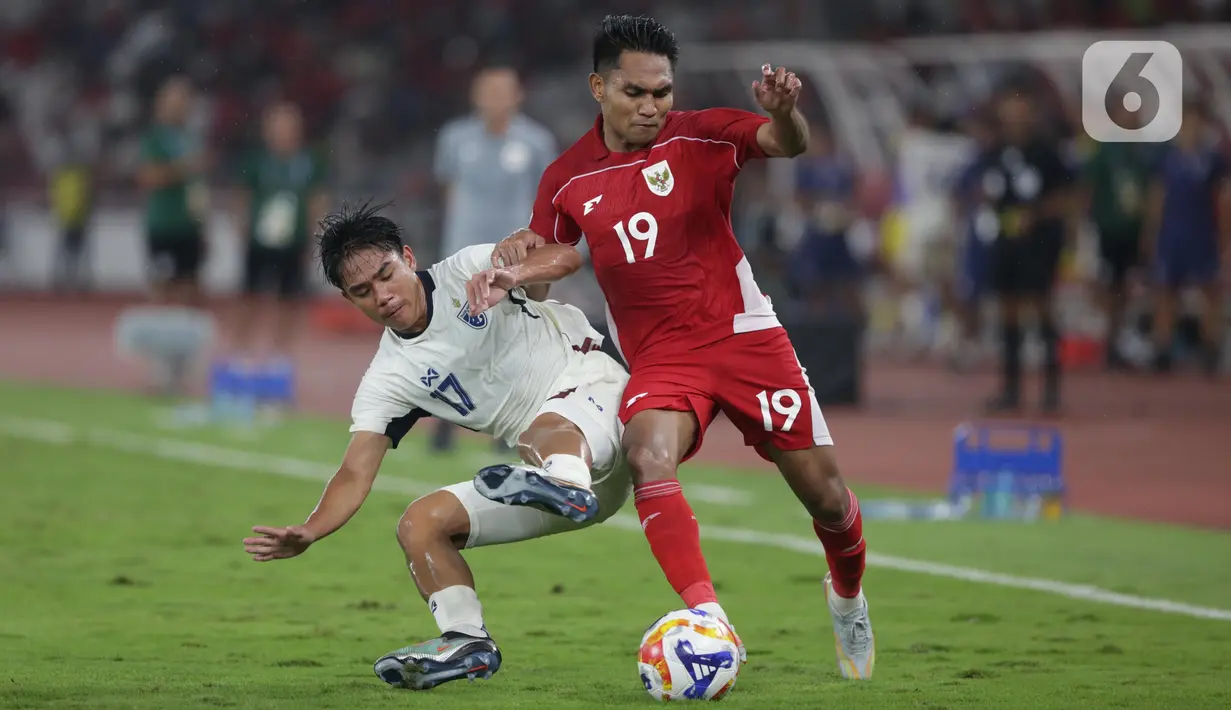 Memasuki babak kedua permainan kedua timnas berlangsung terbuka dan sengit. (Liputan6.com/Helmi Fithriansyah)