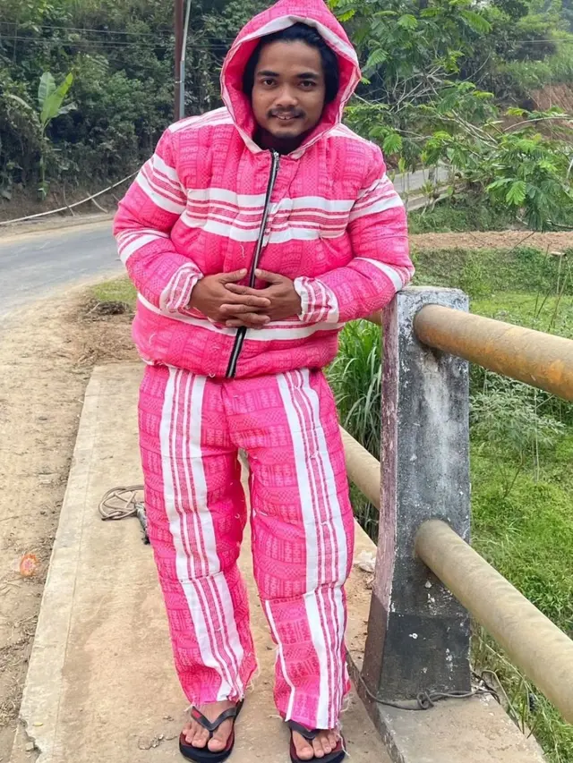 6 Outfit Nyeleneh Warna Pink Ini Enggak Habis Pikir, Anti-Mainstream