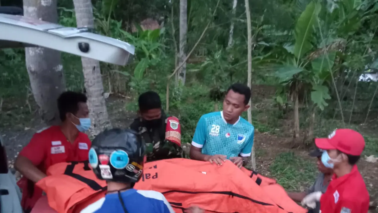 Tim SAR Gabungan berhasil membawa para siswa MTS Harapan Baru yang menjadi korban dalam kegiatan Susur Sungai di  Sungai Cileueur Hulu Leuwi Ili, Ciamis, Jumat petang.