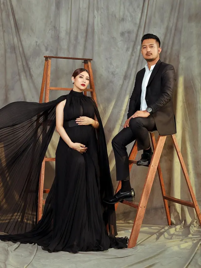 6 Potret Maternity Shoot Delta Hesti. (Sumber: Instagram/deltahesti)