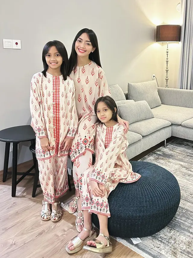 [Fimela] Ririn Dwi Ariyanti bersama anak-anak