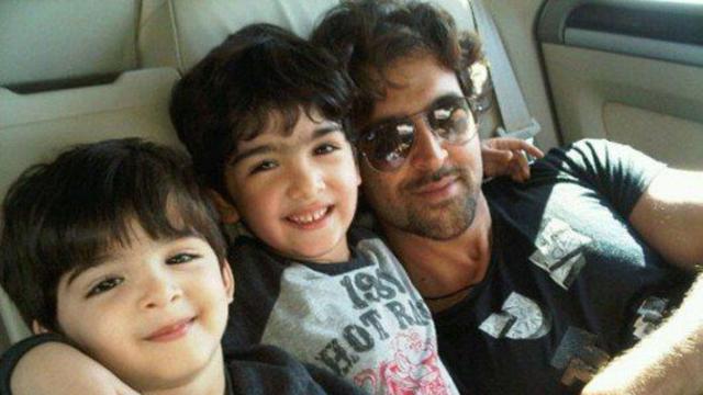 Download 55 Koleksi Gambar Foto Keluarga Hrithik Roshan Terbaru Gratis HD
