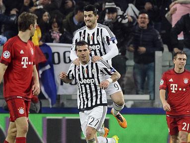 Gelandang Juventus, Stefano Sturaro, merayakan gol ke gawang Bayern Munchen pada leg pertama babak 16 besar Liga Champions di Stadion Juventus, Selasa (23/2/2016). Kedua tim bermain imbang 2-2. (Reuters/Giorgio Perottino)