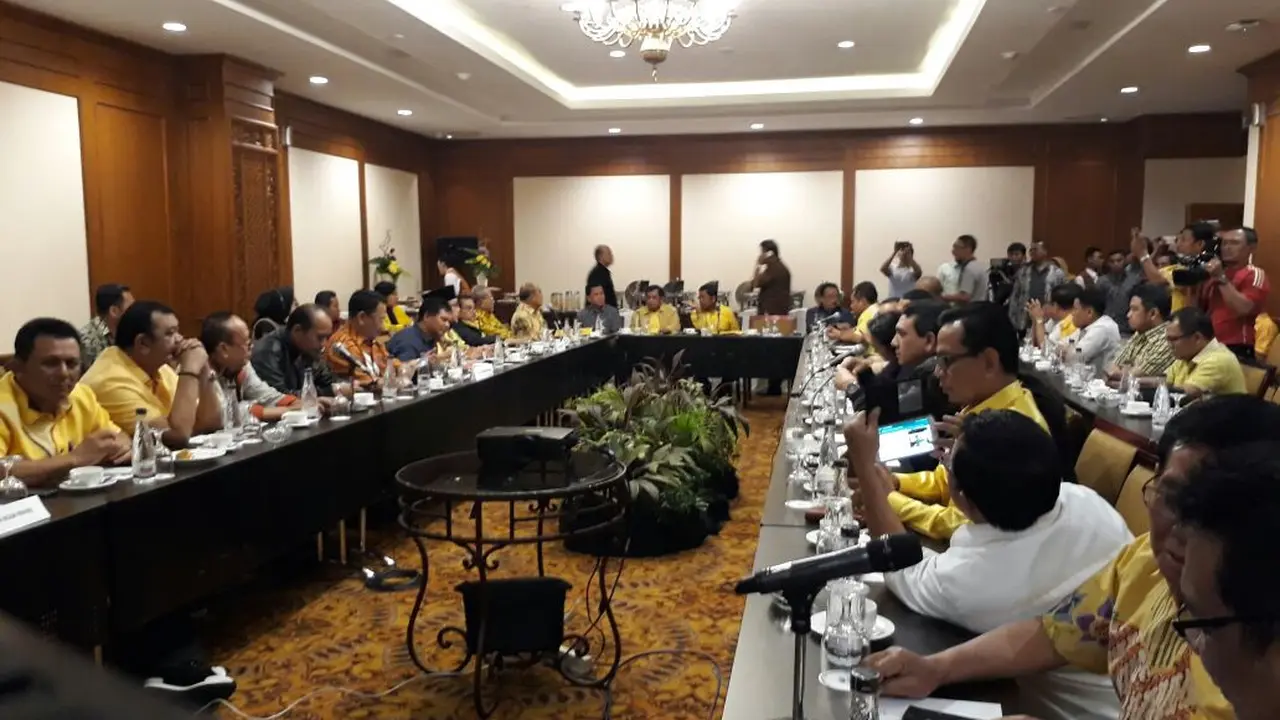 Pelaksana tugas (Plt) Ketua Umum DPP Partai Golkar Idrus Marham mengumpulkan seluruh Ketua Dewan Pimpinan Daerah (DPD) tingkat I partai beringin.