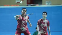 Ganda putra Indonesia, Kevin Sanjaya Sukamuljo/Rahmat Hidayat, bertanding pada babak pertama Korea Masters 2023 di Gwangju, Korea Selatan, Selasa (7/11/2023). (Bola.com/PBSI)