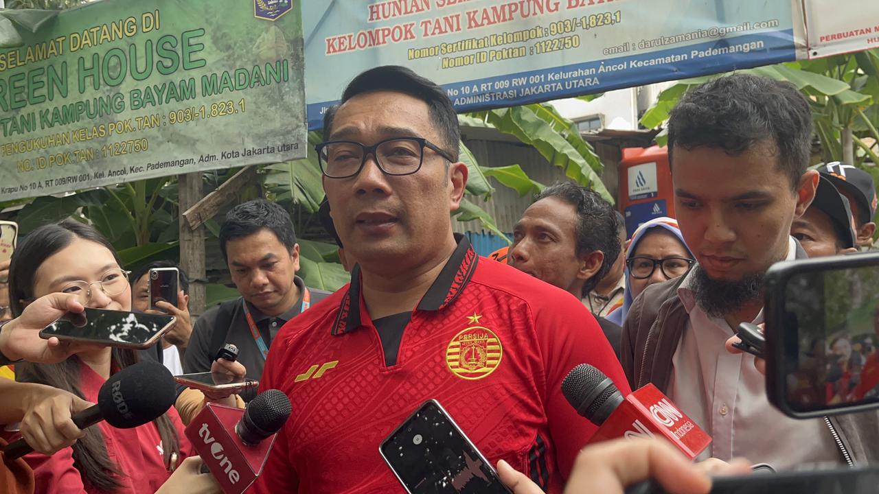 Calon Gubernur (Cagub) Jakarta nomor urut 1, Ridwan Kamil (RK) bertandang ke hunian sementara (Huntara) Kelompok Tani Kampung Bayam Madani.