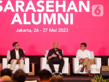 Managing Director PT Elang Mahkota Teknologi Tbk atau Emtek Sutanto Hartono, Komisaris Telkomsel Yose Rizal, Sri Paduka Mangkoenagoro X dan Staf Khusus (Stafsus) Presiden Angkie Yudistia saat menjadi pembicara dalam Sarasehan Alumni Perhimpunan Pelajar Indonesia (PPI) di Grand Ballroom Menara BNI Pejompongan, Jakarta, Sabtu (27/5/2023). (Liputan6.com/Angga Yuniar)