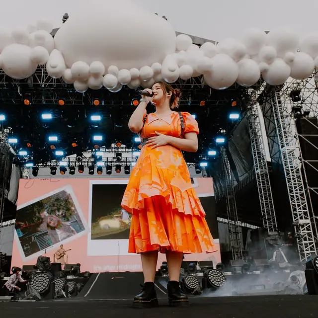 Potret Stephanie Poetri dengan Dress (Foto: Instagram @stephaniepoetri)
