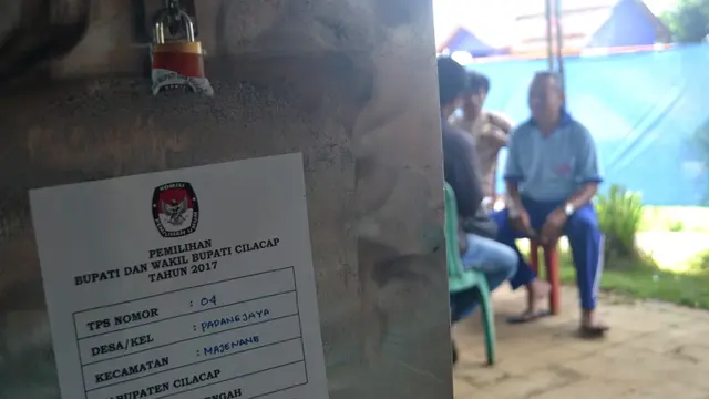 TPS di daerah rawan bencana menjadi tantangan KPU CIlacap. (Foto: Liputan6.com/Muhamad Ridlo)