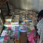Sejumlah buku pelajaran bersiap didistribusikan kepada seluruh siswa di Garut (Liputan6.com/Jayadi Supriadin)