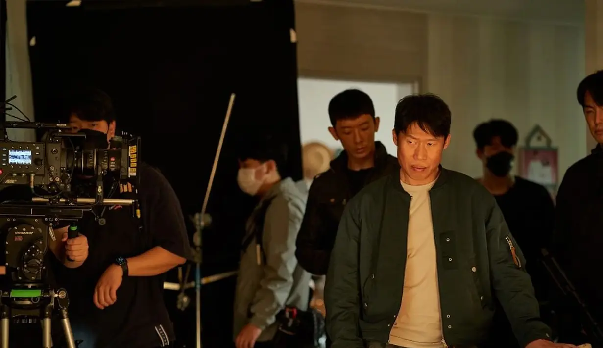 Di balik layar film Korea Confidential Assignment 2: International. (Foto: CJ ENM via Soompi)