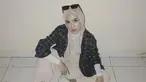 Cukup aktif di media sosial, bintang film Melodylan ini kerap unggah beragam potret dirinya. Mulai dari pamer rambut ikalnya yang indah hingga pesona dirinya dalam balutan hijab. Disebut makin cantik saat menutup rambutnya dengan hijab, pemeran Anna dalam film Srimulat: Hil yang Mustahal ini bikin pangling. (Liputan6.com/IG/@naimmaljufri)
