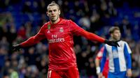 5. Gareth Bale - Pemain timnas Wales ini direkrut Real Madrid dari Tottenham Hotspur pada musim 2013/2014. Penampilan gemilangnya bersama Spurs membuat Madrid rela merogoh kocek hingga 101 juta euro. (AP/Joan Monfort)