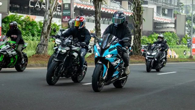 Sunday Morning Ride (Sunmori) bertajuk “Ride in Peace Ilham Pradipta” pada Minggu pagi (Racing HS Garage)
