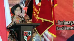  Mantan Menteri Pemberdayaan Perempuan Meutia Hatta memberikan pidato saat Musyawarah Nasional (Munas) Perdana Srikandi Pemuda Pancasila digelar di Hotel Sultan, Jakarta, Jumat, (1/5/2015) .(Liputan6.com/Helmi Afandi)