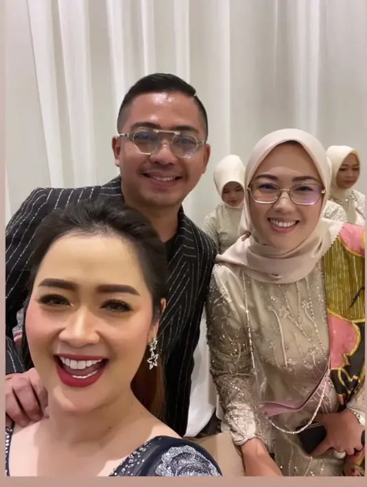 Ade Govinda juga menghadiri pernikahan Kiki Amalia. [Instagram.com/vegadarwanti123]