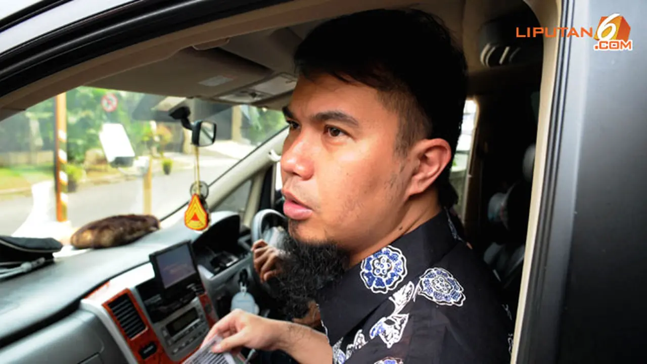 ahmad-dhani-130911-b.jpg