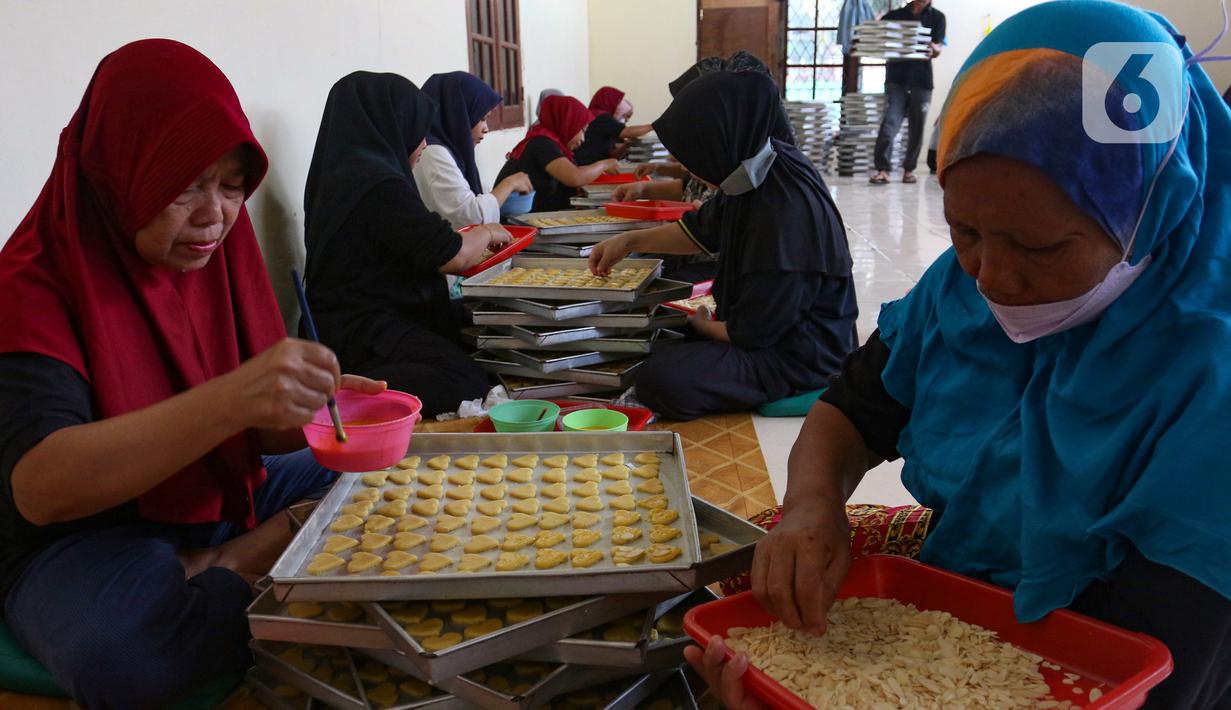 Peningkatan pesanan juga memberi berkah tersendiri bagi warga sekitar. (merdeka.com/Arie Basuki)
