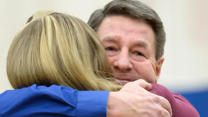 [Bintang] Lihat Hal Manis yang Dilakukan Ayah Ini Tiap ke Rumah Anaknya!