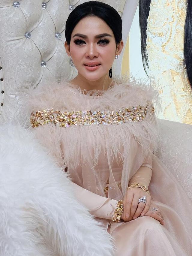 Sehari Jadi Nyonya Reino Barack, Syahrini: Bismillah… - ShowBiz