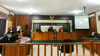 Suasana sidang kasus korupsi yang melibatkan Bupati Kuansing Andi Putra di Pengadilan Tipikor pada Pengadilan Negeri Pekanbaru. (Liputan6.com/M Syukur)