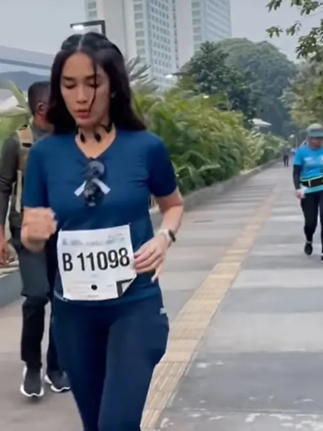 Ussy Sulistiawaty ikut maraton (Instagram/ussypratama)