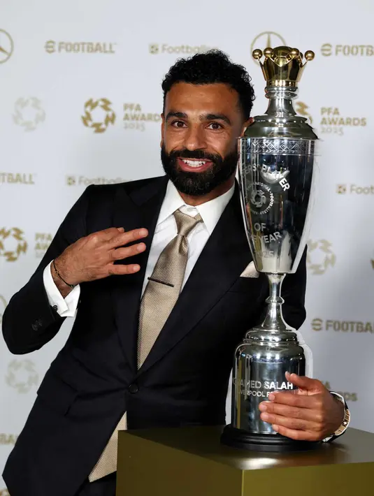 Capaian tersebut tidak lepas dari kontribusi Mohamed Salah yang memainkan peran penting di balik keberhasilan Liverpool keluar sebagai juara Liga Inggris 2024/2025. (Darren Staples/AFP)