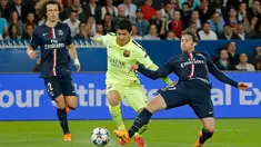 Duel panas terjadi di leg pertama perempat final Liga Champions antara Paris Saint Germain dengan Barcelona di Parc des Princes, Paris, Kamis (16/4/2015). Barcelona menang 3-1 atas Paris Saint Germain. (Reuters/Gonzalo Fuentes)