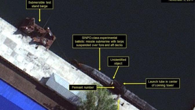 Kapal Selam Rudal Balistik Korea Utara (038)