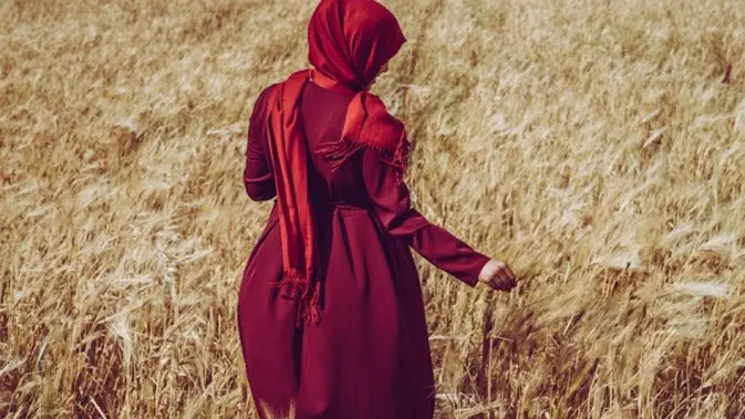 Gamis Satin Simple Elegan Ini Cocok Banget Buat Bridesmaid