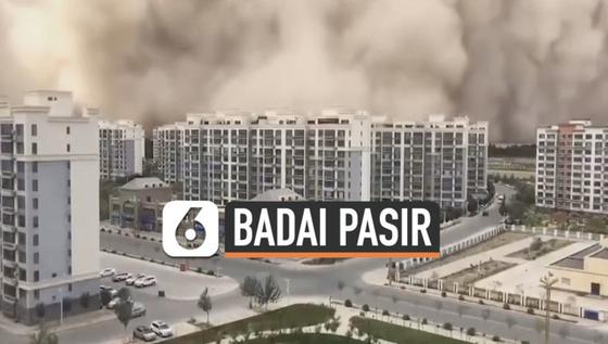 VIDEO: Lihat, Detik-Detik Saat Badai Pasir Menyapu Kota Donhuang China