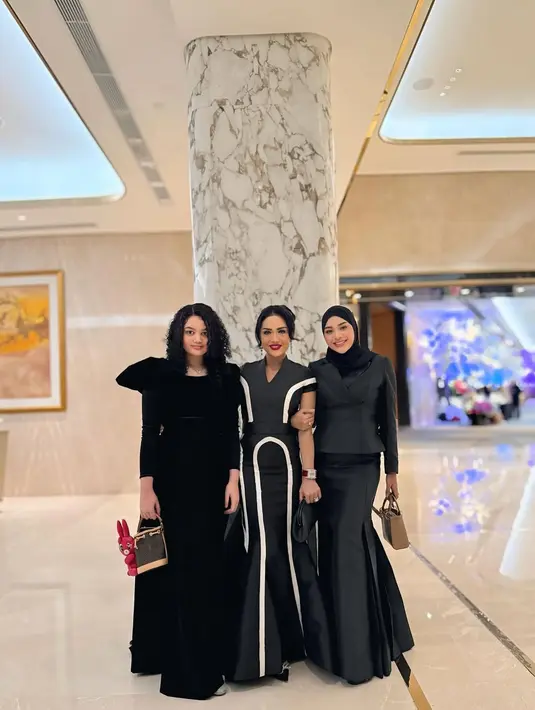 Aurel Hermansyah dikenal sebagai salah satu selebriti yang selalu tampil stylish di berbagai kesempatan, termasuk saat menghadiri pesta. [@aurelie.hermansyah].